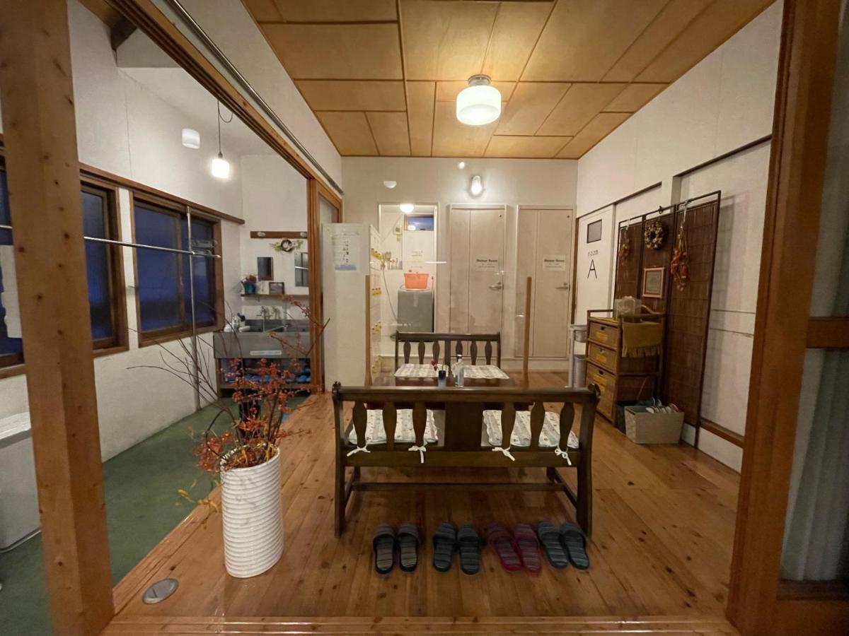 Guesthouse Anthut Desa Shirakawa Bagian luar foto